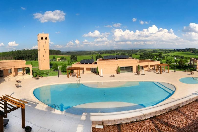 Qual a segurança de morar em um condomínio de alto padrão?